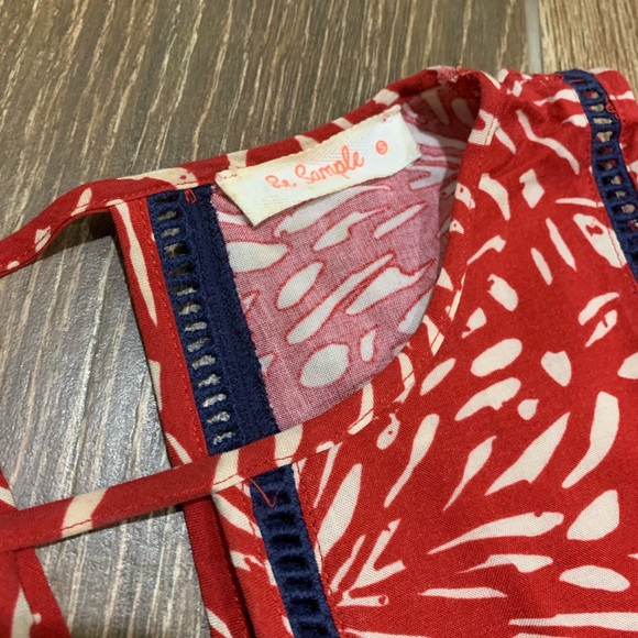 Women’s Le Sample Sleeveless Blouse - Picture 3 of 4